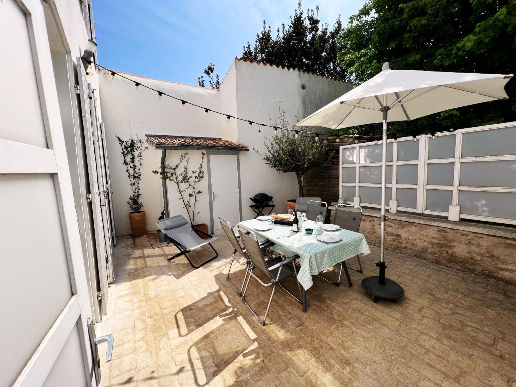 Duplex Joliment Decore Et Sa Cour Ensoleillee Saint-Martin-de-Re Exterior photo